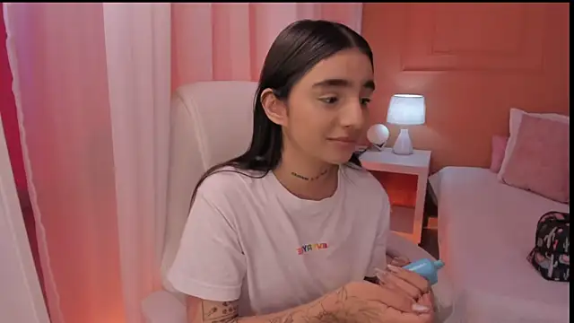 Snapshot of Abriil_cutee chatting on June 16, 2026, 2:30 pm Abriil cutee online show from June 16, 2026, 2:30 pm