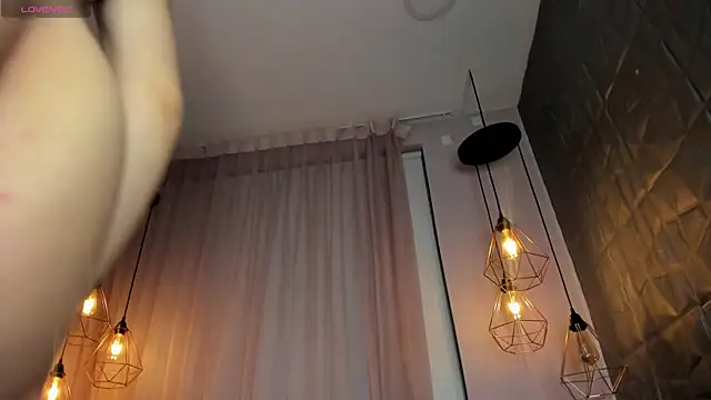 lizz lunna online show from January 15, 2026, 4:50 am