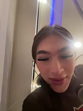 lizz lunna online show from April 28, 2026, 3:44 am