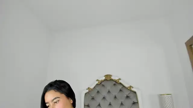 paulina lux online show from January 31, 2026, 7:56 pm