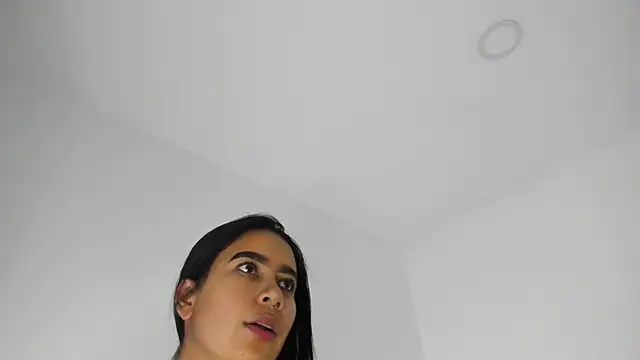 paulina lux online show from February 10, 2026, 7:40 pm