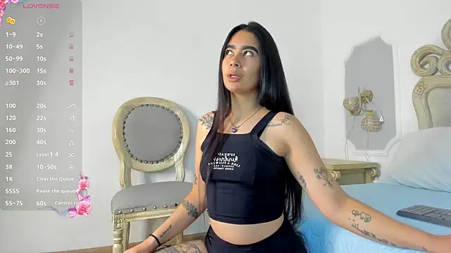 paulina lux online show from April 26, 2026, 1:53 pm