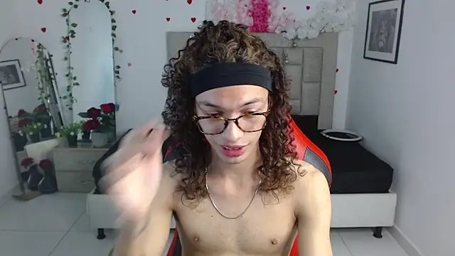 Axel fox77 online show from June 10, 2026, 1:17 am