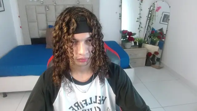 Axel fox77 online show from June 20, 2026, 12:47 am