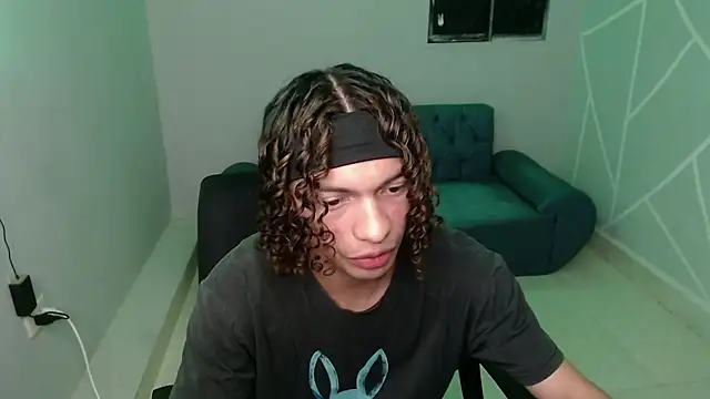 Axel fox77 online show from July 21, 2026, 1:52 am