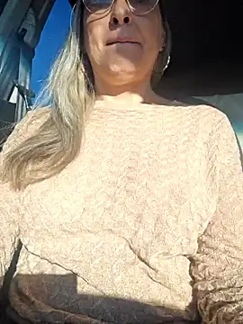 bellafortune69 online show from April 19, 2026, 11:42 am
