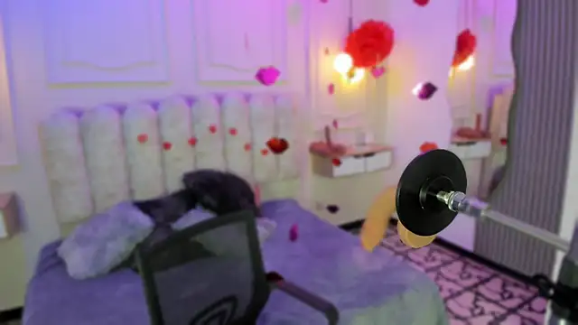 Snapshot of yourlittle_kathe chatting on February 14, 2026, 12:24 pm yourlittle kathe online show from February 14, 2026, 12:24 pm