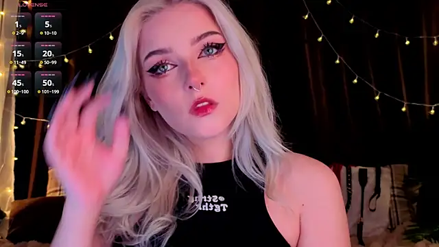 ShyniAlice online show from May 2, 2026, 3:33 am