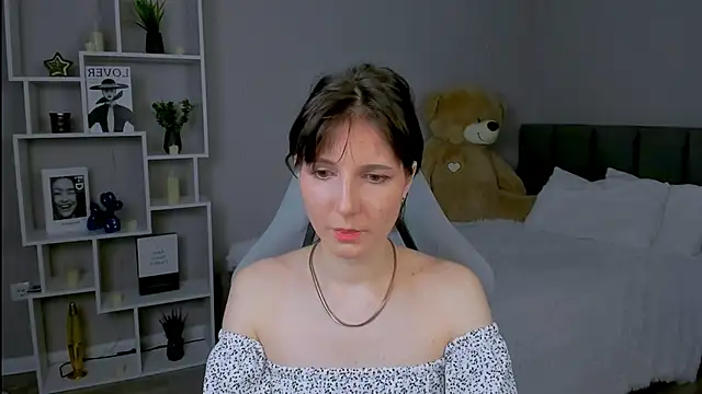KikaOsterman online show from April 22, 2026, 8:28 am