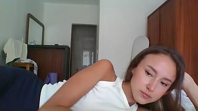 Snapshot of Nyvoria chatting on March 27, 2026, 2:06 am Nyvoria online show from March 27, 2026, 2:06 am