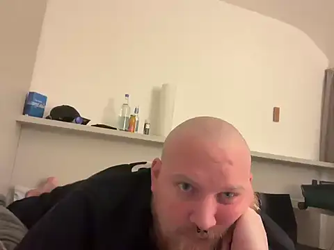 Snapshot of Tanneh chatting on January 13, 2026, 6:24 pm Tanneh online show from January 13, 2026, 6:24 pm