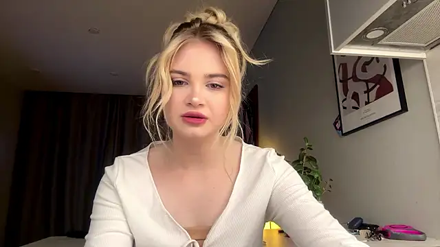 KariJarecke online show from March 14, 2026, 2:11 pm