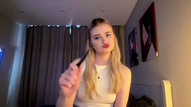 KariJarecke online show from March 16, 2026, 1:04 pm