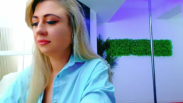 EvelinHill online show from March 15, 2026, 5:02 am