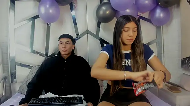 ScarlettAndLucas online show from February 4, 2026, 1:06 pm