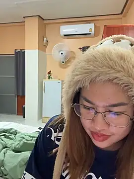 Ponthip online show from February 2, 2026, 7:45 pm