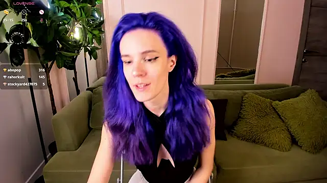 Snapshot of AuraLaunni chatting on May 16, 2026, 6:43 am AuraLaunni online show from May 16, 2026, 6:43 am