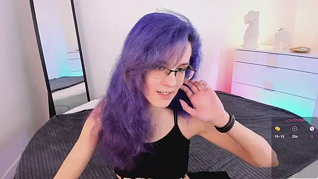Snapshot of AuraLaunni chatting on June 20, 2026, 6:49 am AuraLaunni online show from June 20, 2026, 6:49 am
