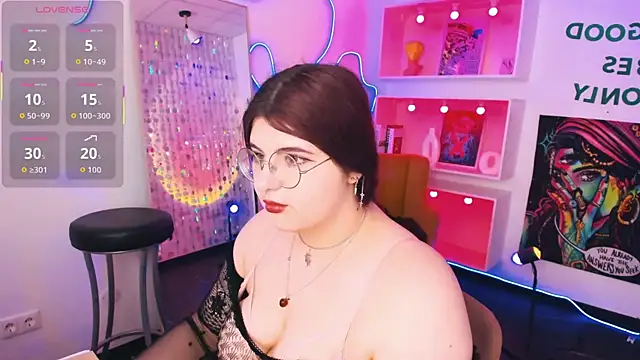 Snapshot of Siena_aa chatting on May 1, 2026, 9:08 pm Siena aa online show from May 1, 2026, 9:08 pm