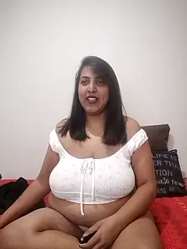 Snapshot of IndianBearxx chatting on June 9, 2026, 5:24 pm IndianBearxx online show from June 9, 2026, 5:24 pm
