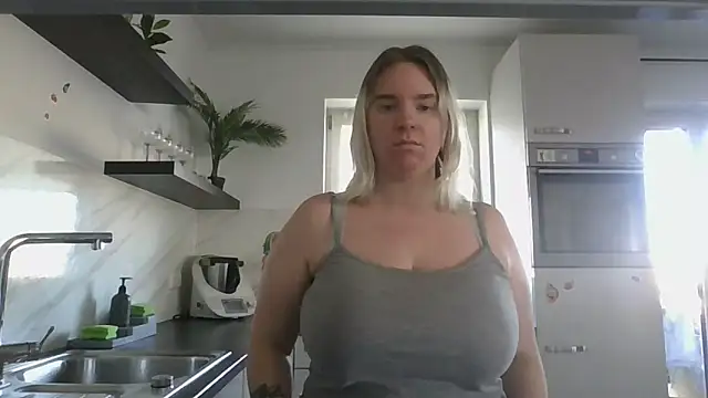 MinchenBienchen98 online show from March 5, 2026, 10:22 am