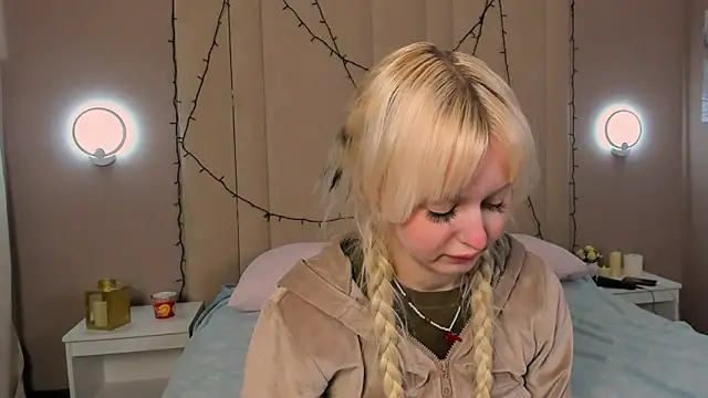 Snapshot of AdeleSilvy chatting on May 5, 2026, 1:46 am AdeleSilvy online show from May 5, 2026, 1:46 am