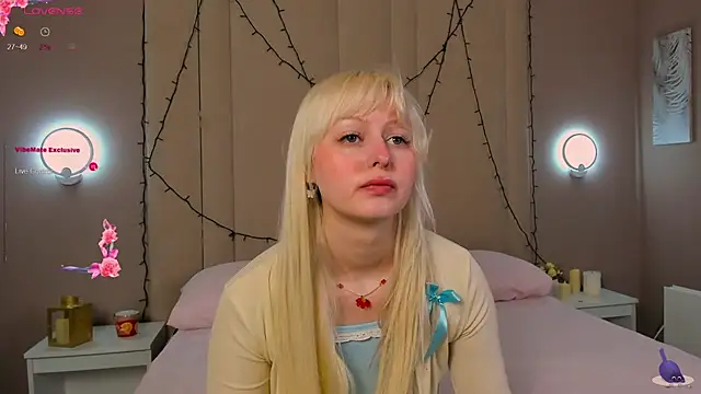 Snapshot of AdeleSilvy chatting on May 8, 2026, 1:44 am AdeleSilvy online show from May 8, 2026, 1:44 am