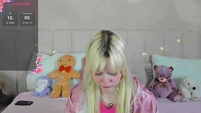 Snapshot of AdeleSilvy chatting on June 5, 2026, 1:45 am AdeleSilvy online show from June 5, 2026, 1:45 am