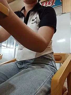 EnzxMoon02 online show from July 23, 2026, 4:43 am