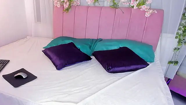 nicky bonny18 online show from February 12, 2026, 12:11 pm