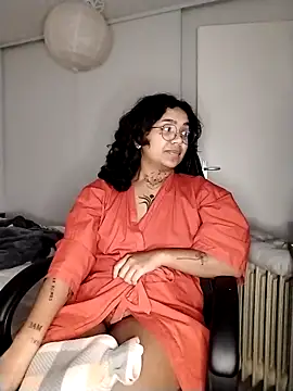 Snapshot of therealsun8 chatting on February 9, 2026, 5:39 pm therealsun8 online show from February 9, 2026, 5:39 pm