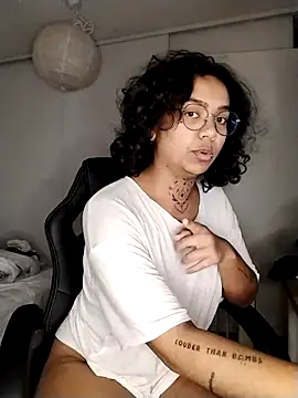 Snapshot of therealsun8 chatting on February 10, 2026, 6:39 am therealsun8 online show from February 10, 2026, 6:39 am