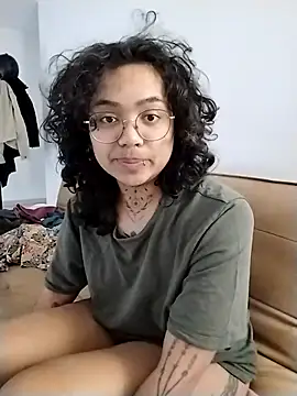 Snapshot of therealsun8 chatting on February 15, 2026, 8:13 am therealsun8 online show from February 15, 2026, 8:13 am