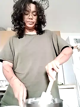 Snapshot of therealsun8 chatting on February 21, 2026, 7:42 am therealsun8 online show from February 21, 2026, 7:42 am