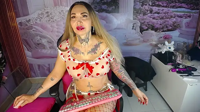 Layla-Wattson online show from February 7, 2026, 1:48 pm