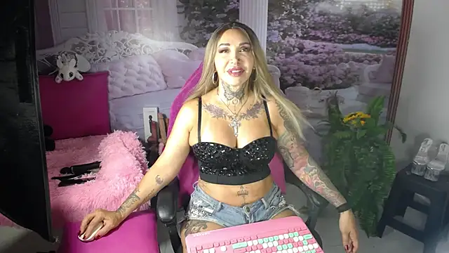 Layla-Wattson online show from May 8, 2026, 4:01 pm