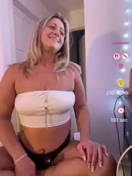 FoxyMillie online show from May 31, 2026, 1:25 am