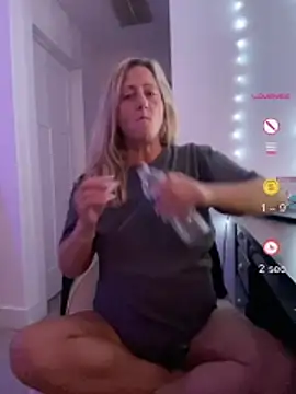 FoxyMillie online show from July 1, 2026, 2:13 am
