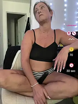 FoxyMillie online show from July 25, 2026, 3:53 pm