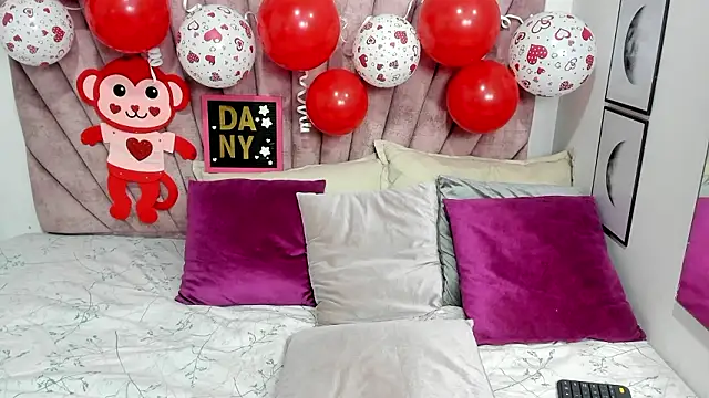 danibellucii  online show from February 14, 2026, 12:24 pm