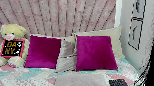 danibellucii  online show from February 25, 2026, 3:38 am