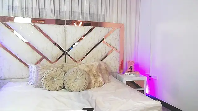 JuliKeita online show from January 14, 2026, 9:20 pm