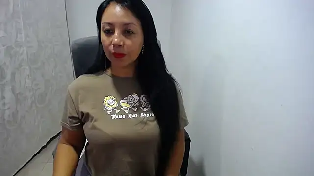 soyElena46 online show from May 4, 2026, 12:56 pm
