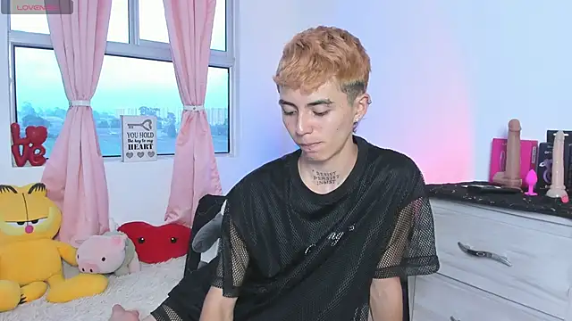 Maiky Cooper01 online show from February 16, 2026, 8:27 pm