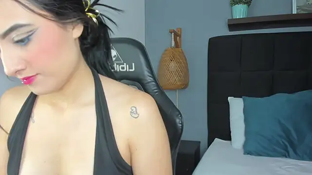 emma hiltonn  online show from February 5, 2026, 2:16 am