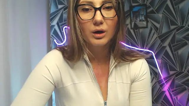 NikkiKiss    online show from May 14, 2026, 12:50 am