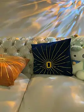 Mia-zhan online show from June 30, 2026, 10:44 pm