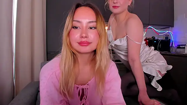 Snapshot of JessicaBeverly_ chatting on February 16, 2026, 12:01 pm JessicaBeverly online show from February 16, 2026, 12:01 pm