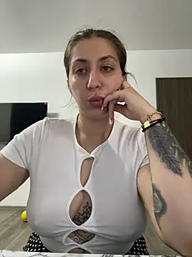 Snapshot of dalia0710 chatting on May 18, 2026, 1:17 pm dalia0710 online show from May 18, 2026, 1:17 pm