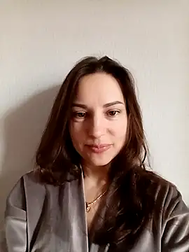 Snapshot of She-Moon chatting on February 13, 2026, 7:26 am She-Moon online show from February 13, 2026, 7:26 am